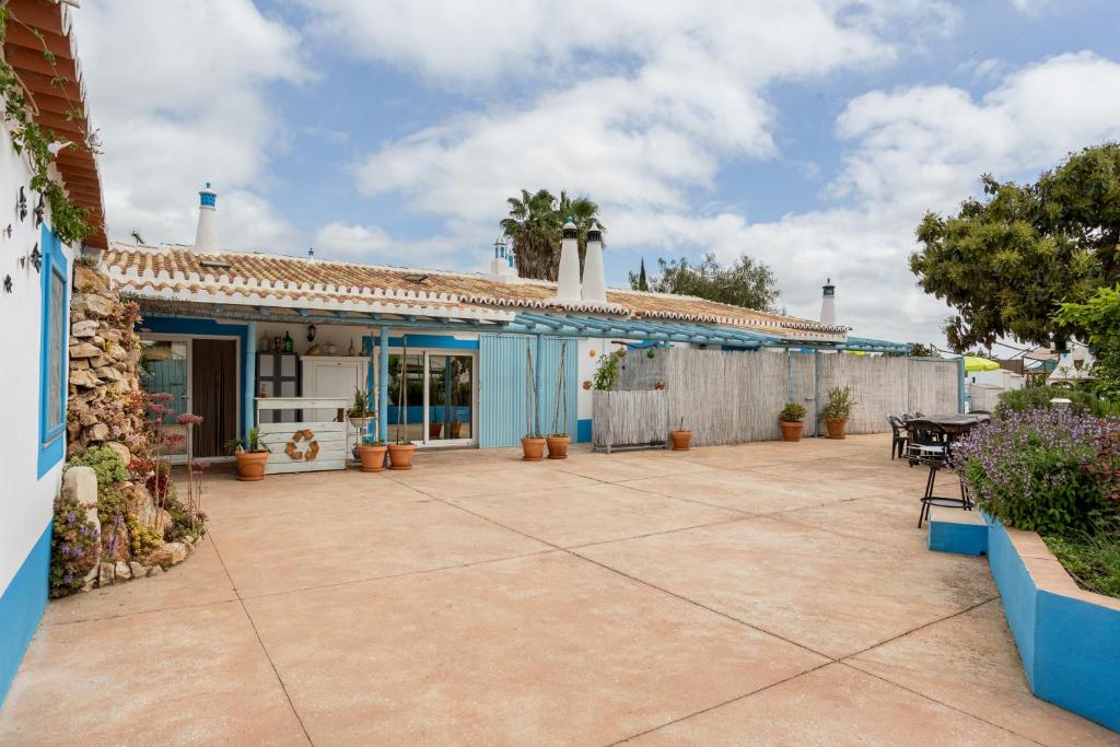 ALTIDO Superb family house with Pool and Patio