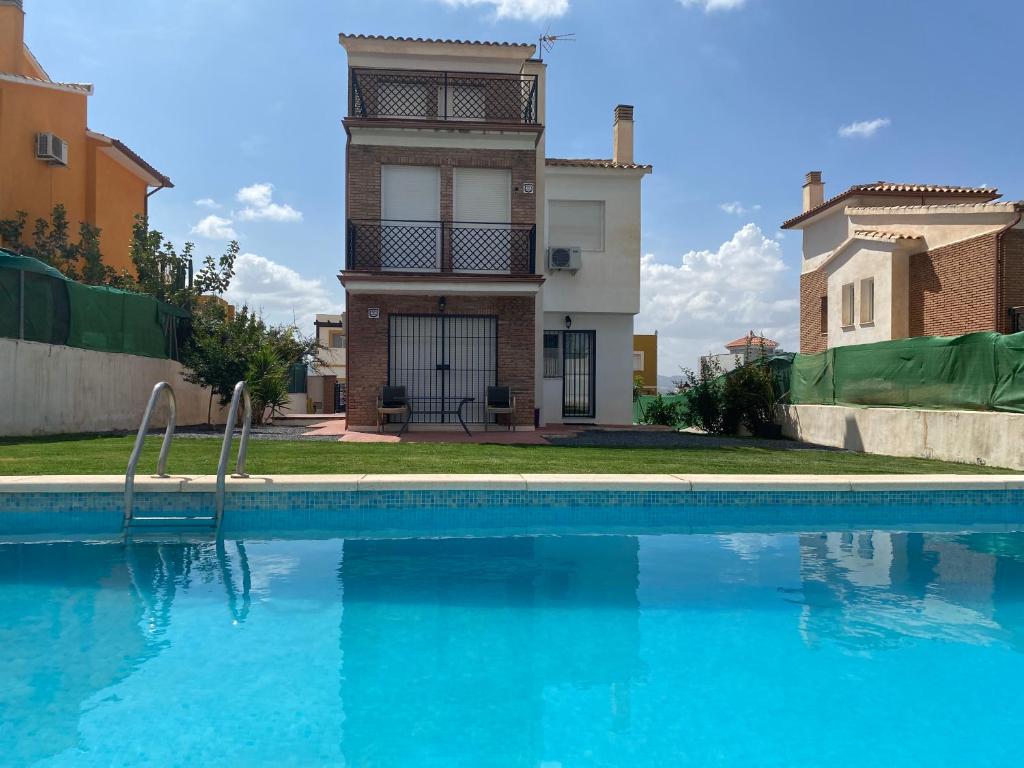 Casa , Dílar, Granada con jardin y piscina