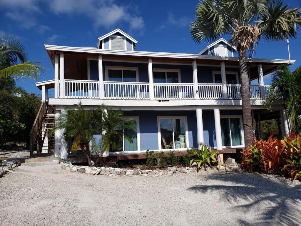 Beautiful Island Villa - Beach Access on Private 2 Acres