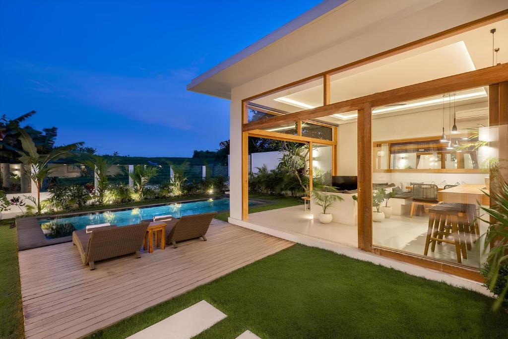Modern Tropical Villa with rice field view