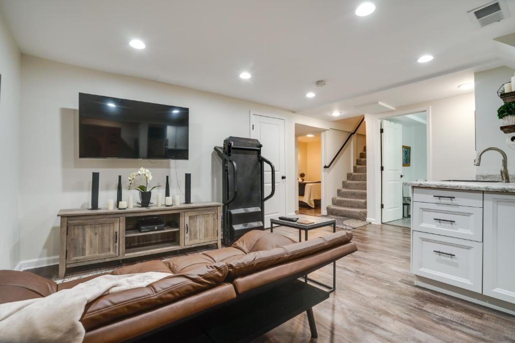 Minneapolis Vacation Rental about 5 Mi to Downtown!