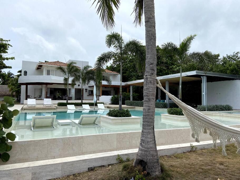 Villa en Barú con playa privada 6BR