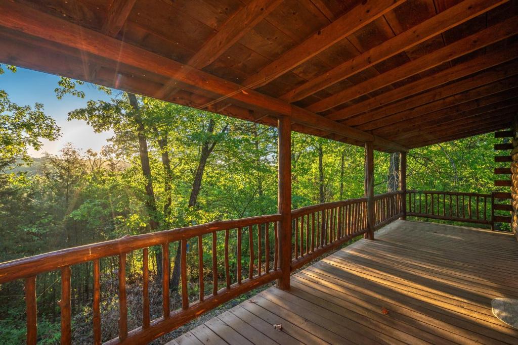 Branson's Serene Romantic Hideaway for Two