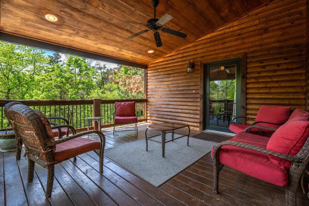 Tranquil Hideaway in Secluded Wooded Acres