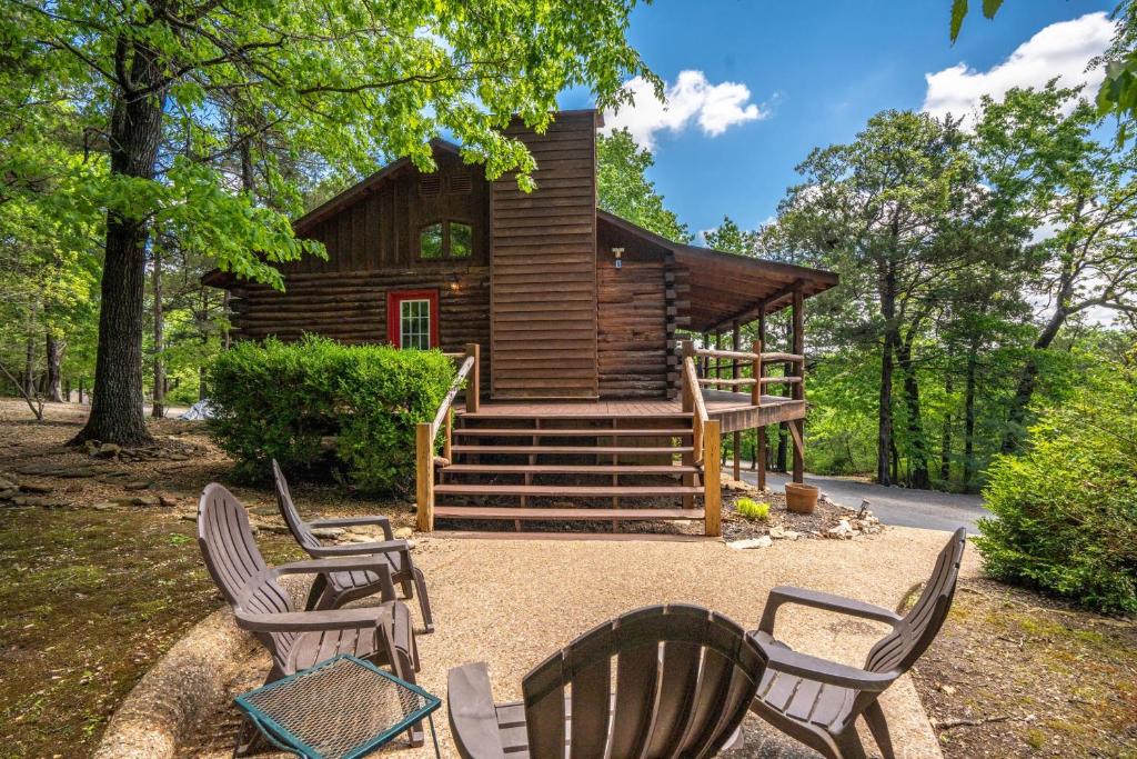 Your Charming Retreat near Branson Landing