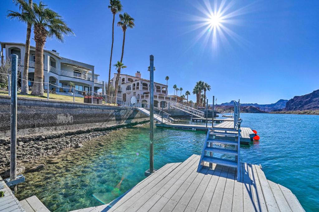 Parker Studio Nestled on the Colorado River!