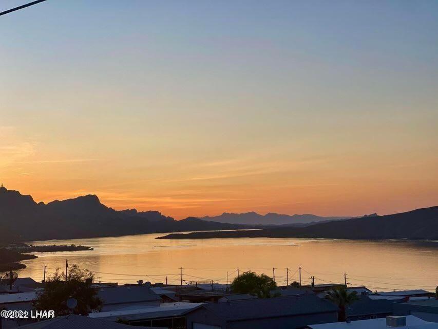 Million-dollar Lake view on the Parker Strip!