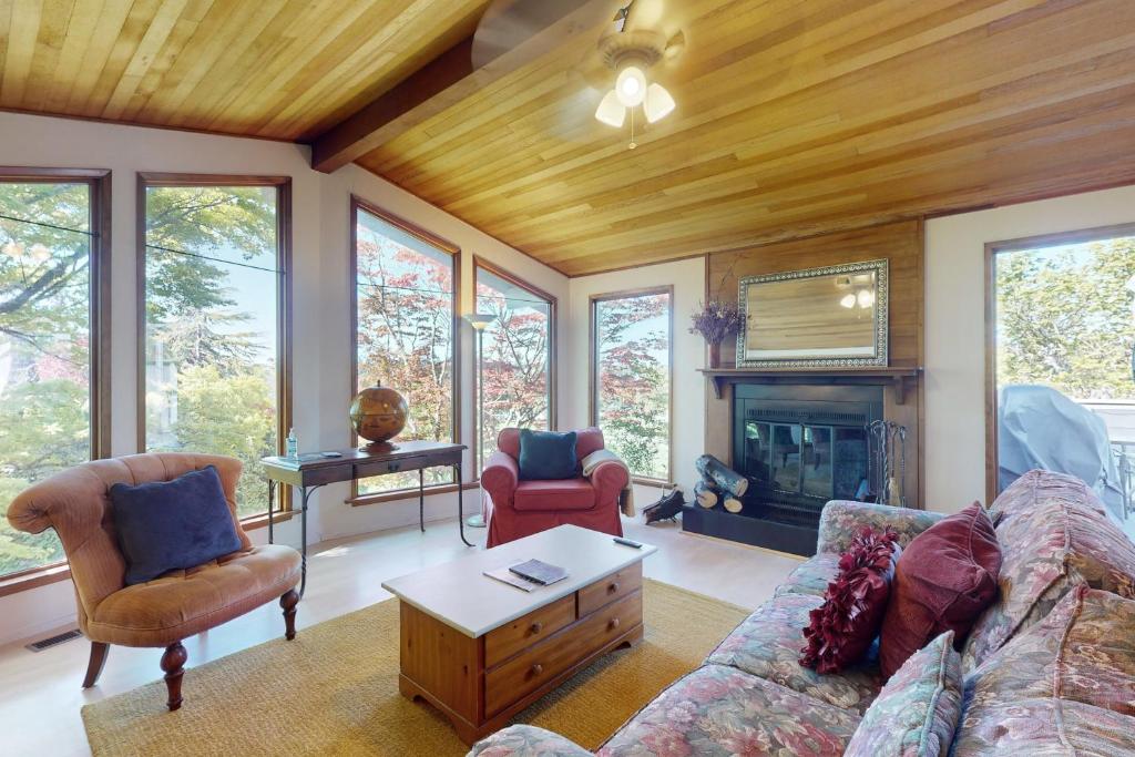 Bainbridge Island Tranquility - Entire Property
