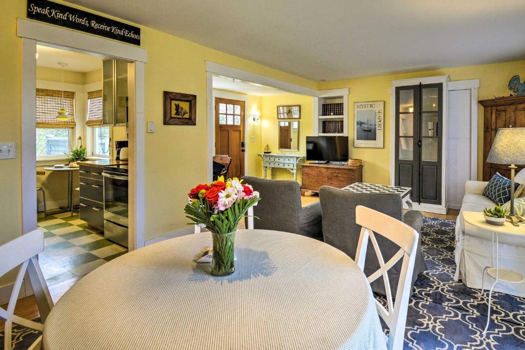 Bainbridge Island Abode Less Than 1 Mi to Winslow!