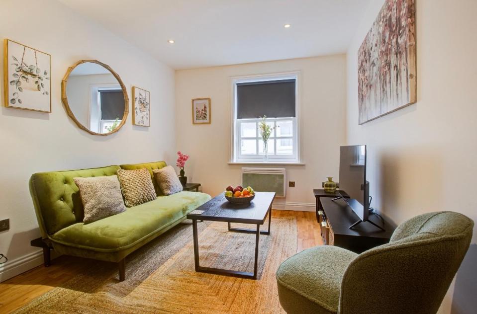 Elegant 1 Bedroom Flat