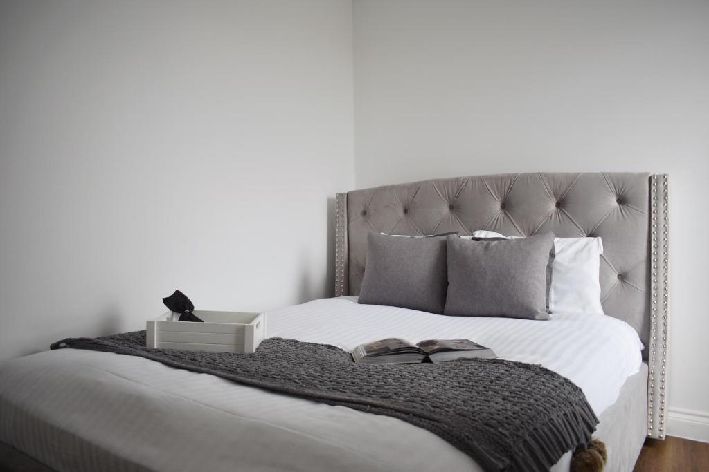 Stylish 2BR in Brentwood