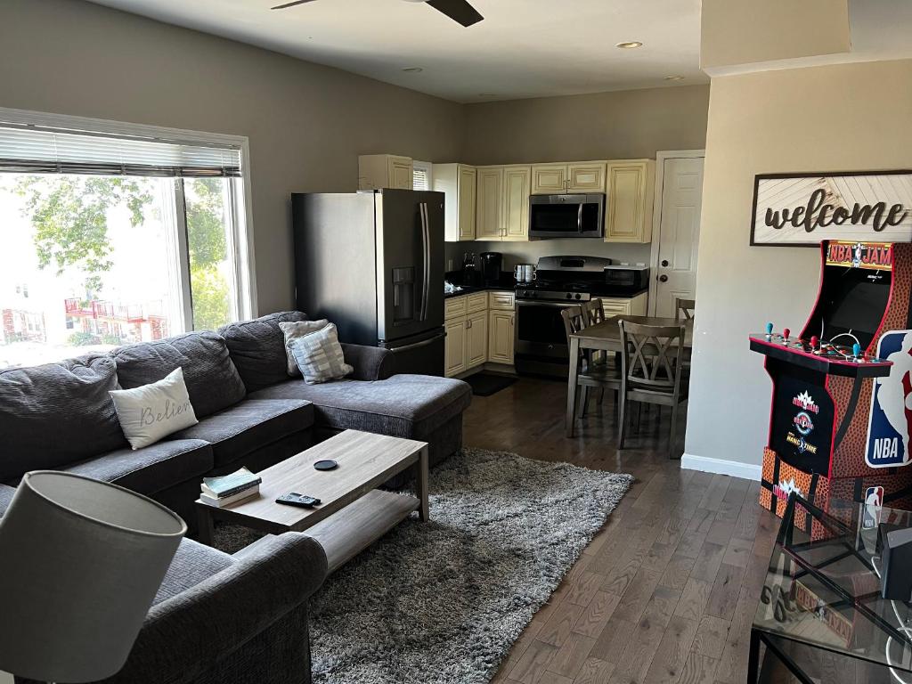 Chelsea Condo’s